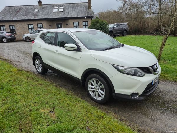 Nissan Qashqai Hatchback, Diesel, 2015, White