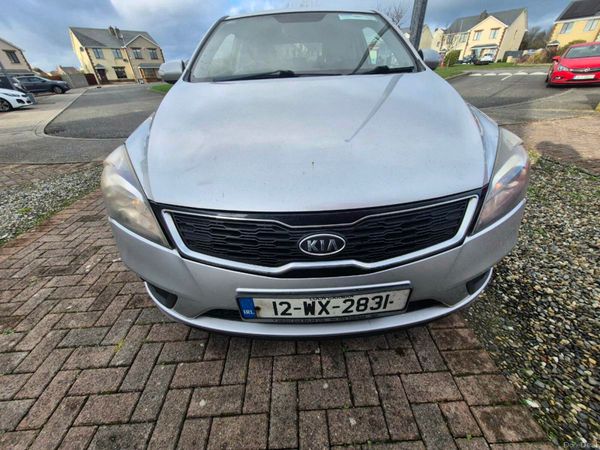 Kia Ceed Hatchback, Diesel, 2012, Silver