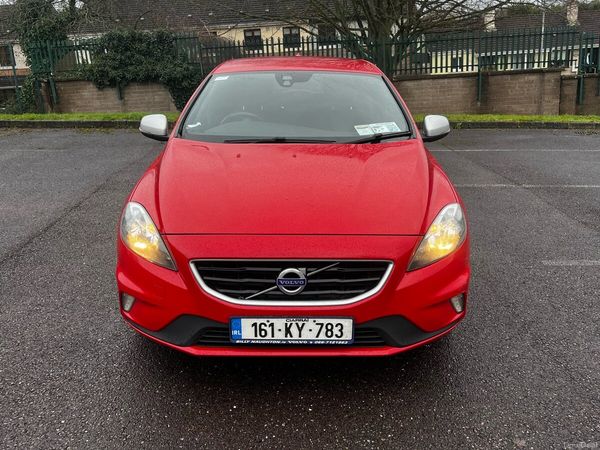 Volvo V40 Hatchback, Diesel, 2016, Red
