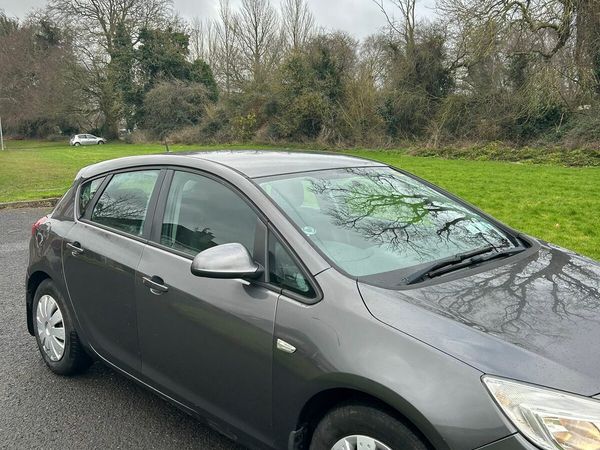 Opel Astra Hatchback, Diesel, 2010, Grey