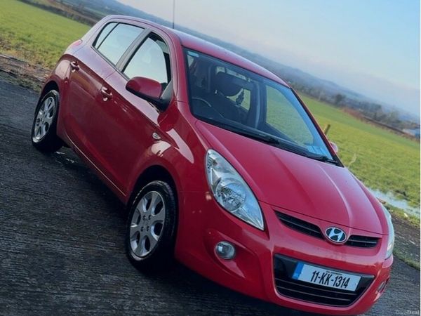 Hyundai i20 Hatchback, Petrol, 2011, Red