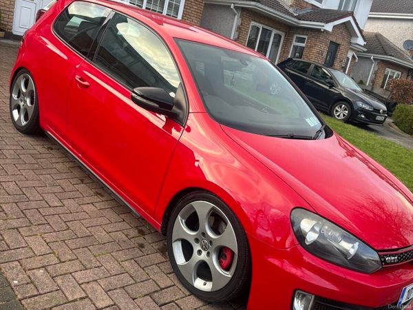 Volkswagen Golf Hatchback, Petrol, 2010, Red