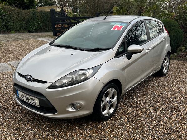 Ford Fiesta Hatchback, Petrol, 2013, Silver