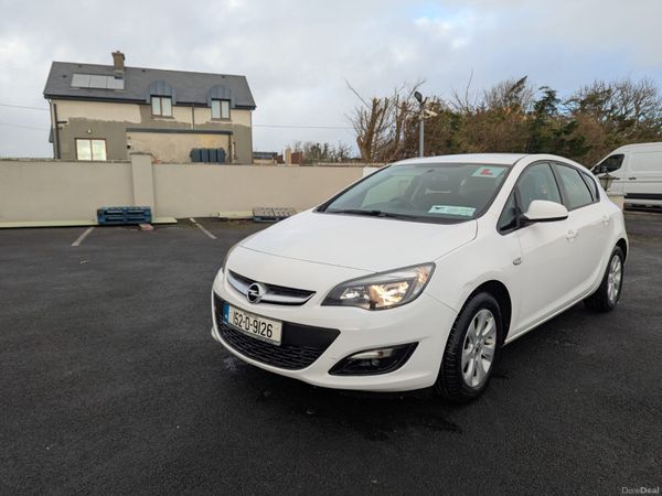 Opel Astra Hatchback, Petrol, 2015, White