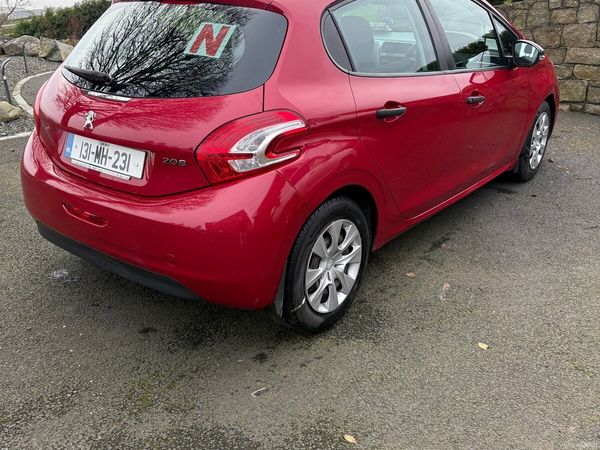 Peugeot 208 Hatchback, Petrol, 2013, Red