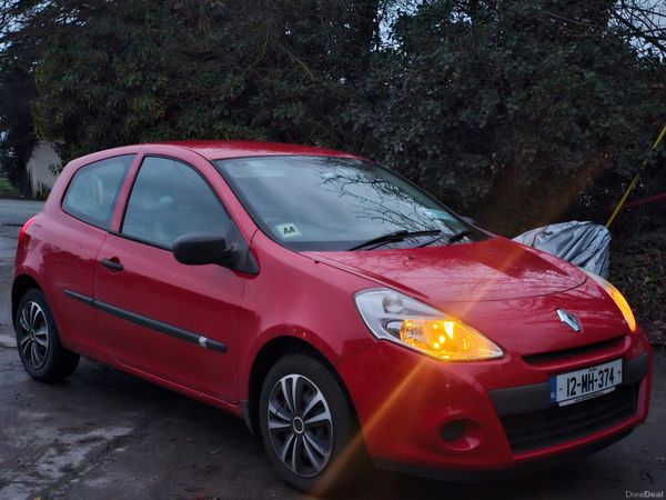 Renault Clio Hatchback, Petrol, 2012, Red