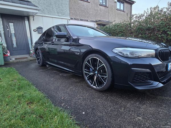 BMW 5-Series Estate, Petrol Plug-in Hybrid, 2022, Black