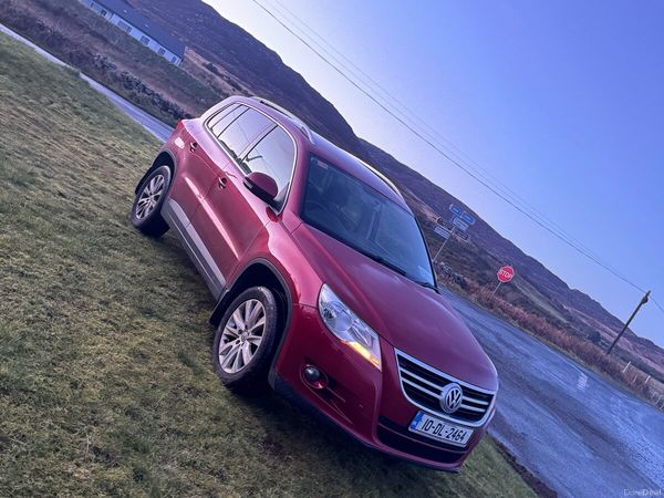 Volkswagen Tiguan SUV, Diesel, 2010, Red