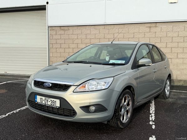 Ford Focus Hatchback, Diesel, 2010, Gold
