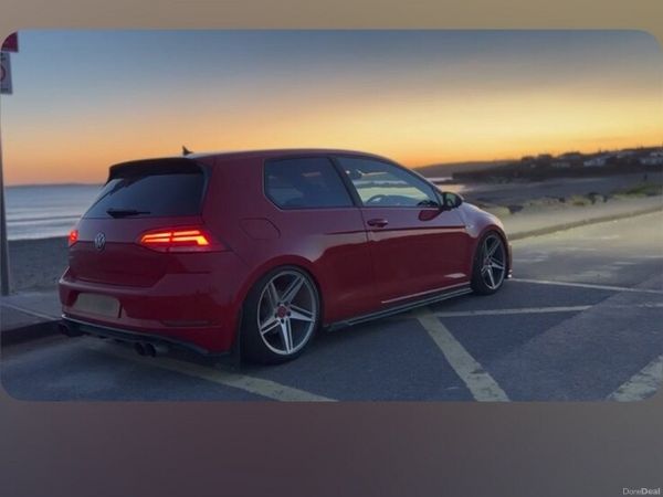 Volkswagen Golf Hatchback, Petrol, 2018, Red