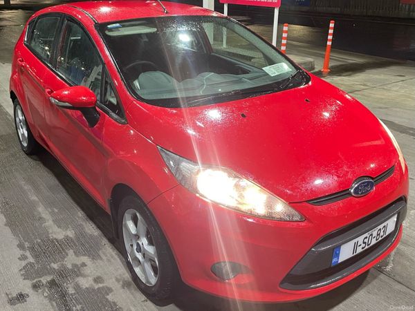 Ford Fiesta Hatchback, Petrol, 2011, Red