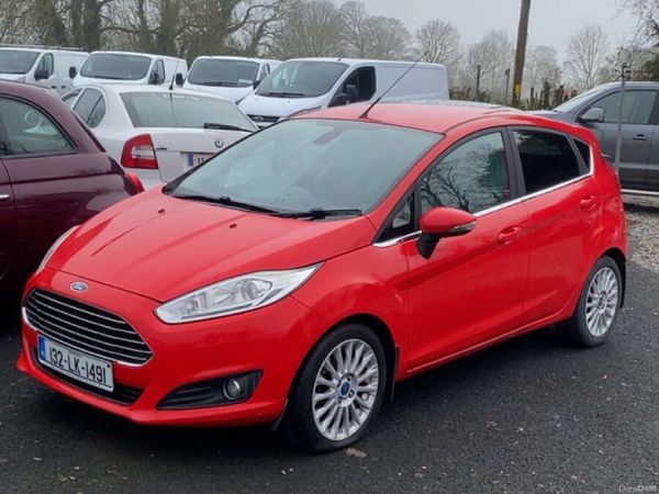 Ford Fiesta Hatchback, Petrol, 2013, Red
