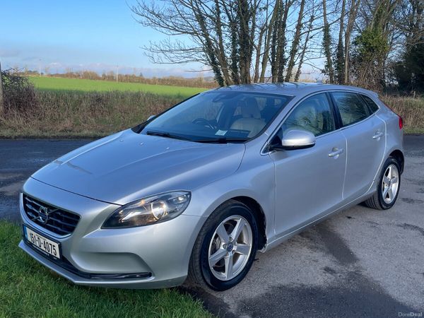 Volvo V40 Hatchback, Diesel, 2015, Silver