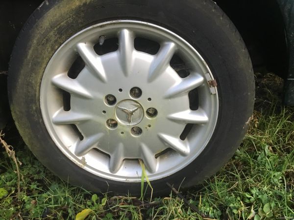 Mercedes-Benz E-Class Saloon, Petrol, 2000, Green