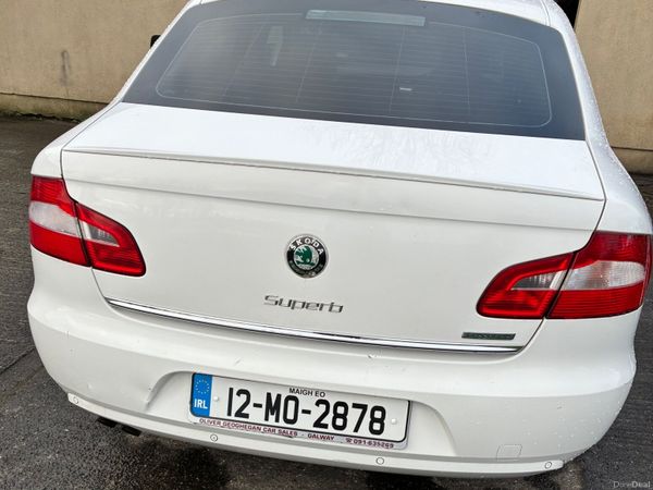 Skoda Superb Hatchback, Diesel, 2012, White