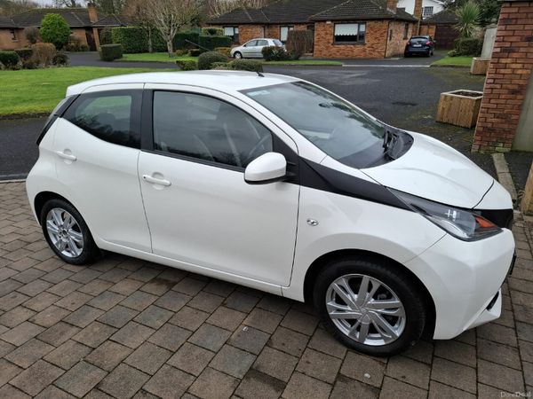 Toyota Aygo Hatchback, Petrol, 2019, White