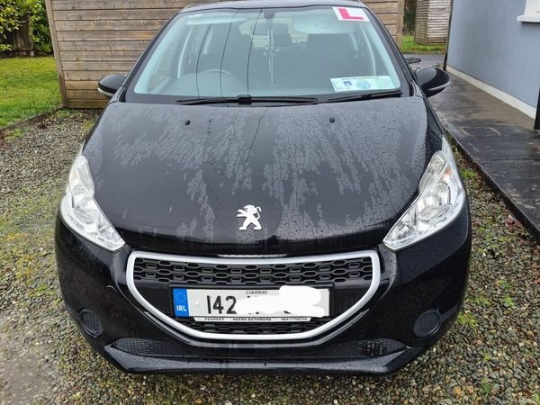 Peugeot 208 Hatchback, Petrol, 2014, Black