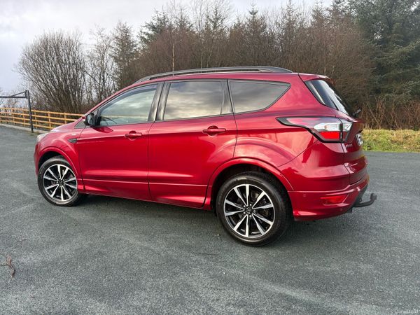Ford Kuga SUV, Diesel, 2017, Red