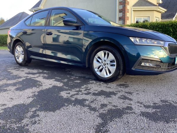 Skoda Octavia Hatchback, Petrol, 2022, Blue