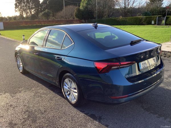 Skoda Octavia Hatchback, Petrol, 2022, Blue