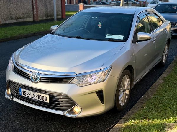 Toyota Camry Saloon, Petrol Hybrid, 2015, Silver