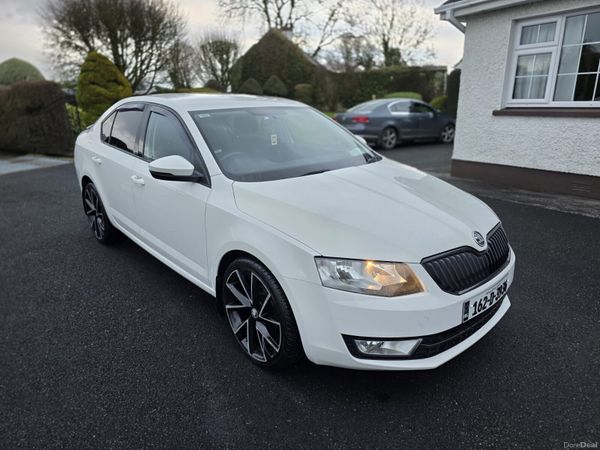 Skoda Octavia Saloon, Diesel, 2016, White