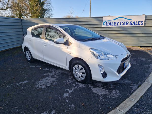 Toyota Aqua Hatchback, Petrol Hybrid, 2017, White