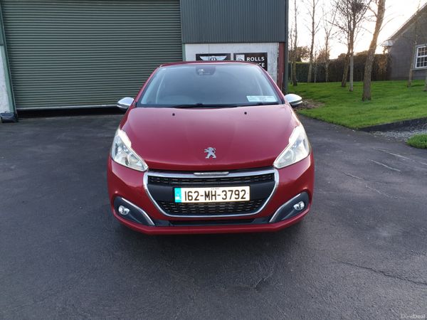 Peugeot 208 Hatchback, Petrol, 2016, Red