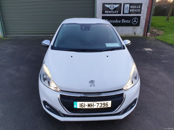 Peugeot 208 Hatchback, Petrol, 2016, White