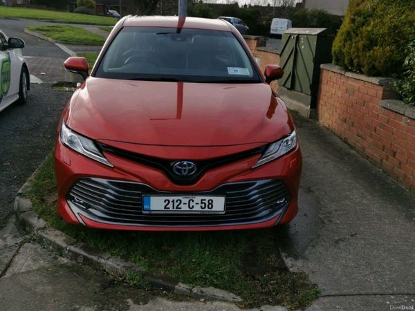 Toyota Camry Saloon, Petrol Hybrid, 2021, Red