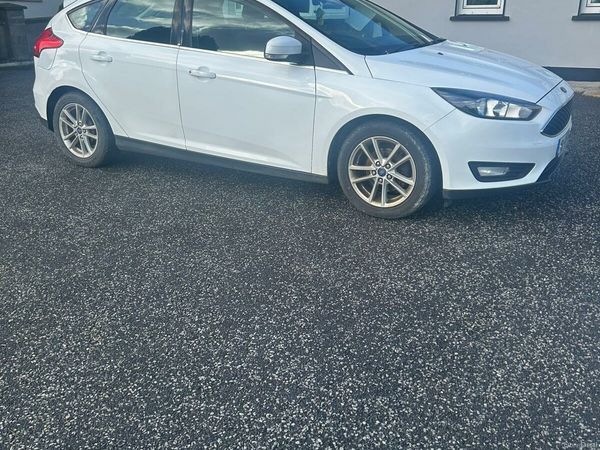 Ford Focus Hatchback, Petrol, 2015, White