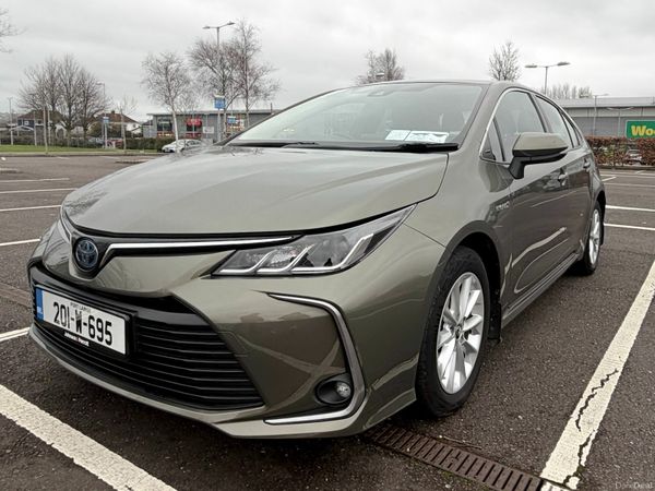 Toyota Corolla Saloon, Petrol Hybrid, 2020, Green