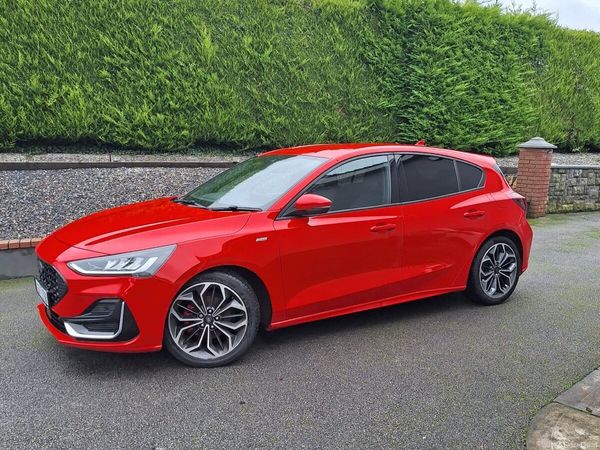 Ford Focus Hatchback, Diesel, 2022, Red