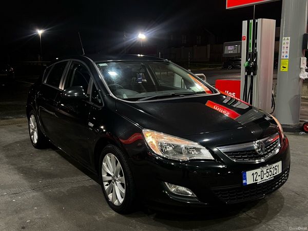 Vauxhall Astra Hatchback, Petrol, 2012, Black