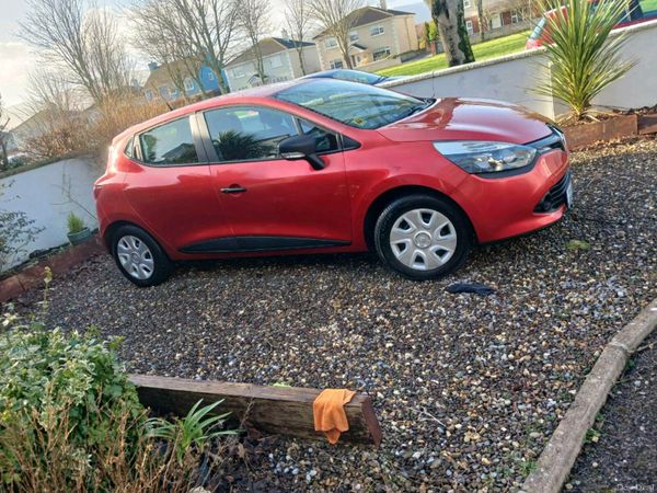 Renault Clio Hatchback, Petrol, 2013, Red
