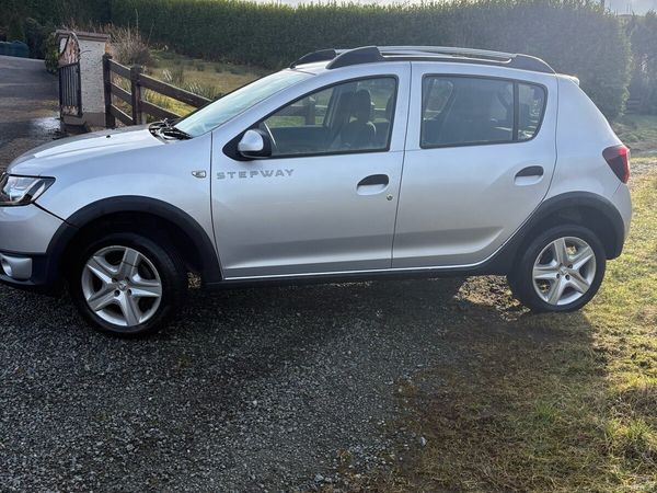 Dacia Sandero Stepway Hatchback, Diesel, 2014, Silver