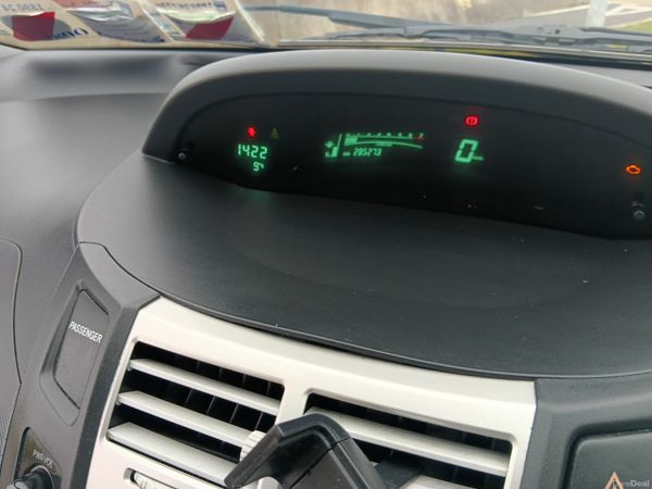 Toyota Yaris Hatchback, Petrol, 2007, Silver