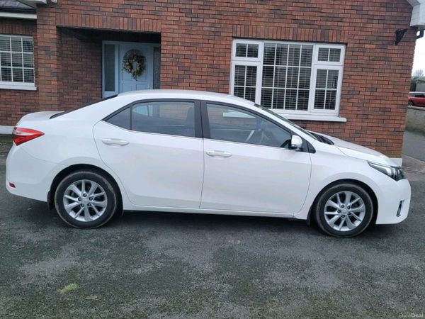 Toyota Corolla Saloon, Diesel, 2016, White