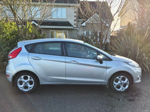 Ford Fiesta Hatchback, Petrol, 2012, Silver