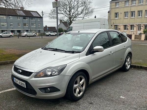 Ford Focus Hatchback, Petrol, 2009, Silver