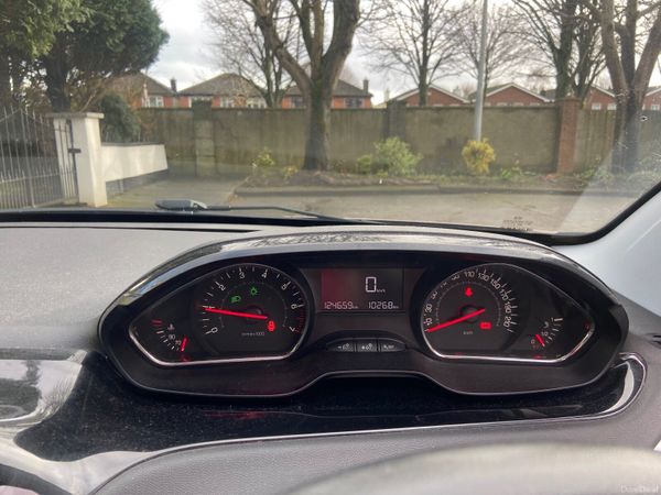 Peugeot 208 Hatchback, Petrol, 2013, Grey