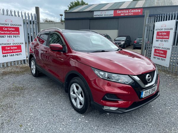 Nissan Qashqai MPV, Petrol, 2021, Red