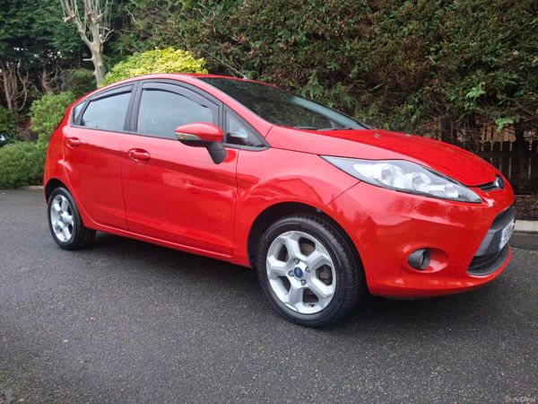 Ford Fiesta Hatchback, Petrol, 2011, Red