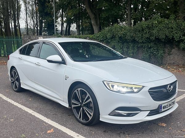 Opel Insignia Hatchback, Diesel, 2018, White