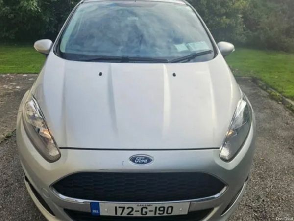 Ford Fiesta Hatchback, Petrol, 2017, Grey