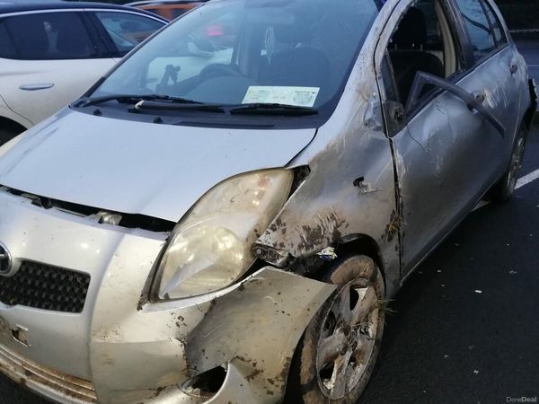 Toyota Yaris Hatchback, Petrol, 2006, Silver
