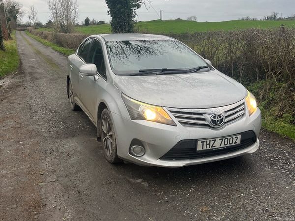 Toyota Avensis Saloon, Diesel, 2012, Silver