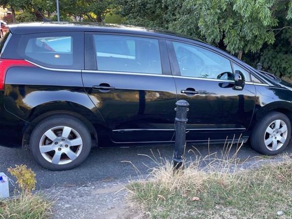 Peugeot 5008 MPV, Diesel, 2010, Black
