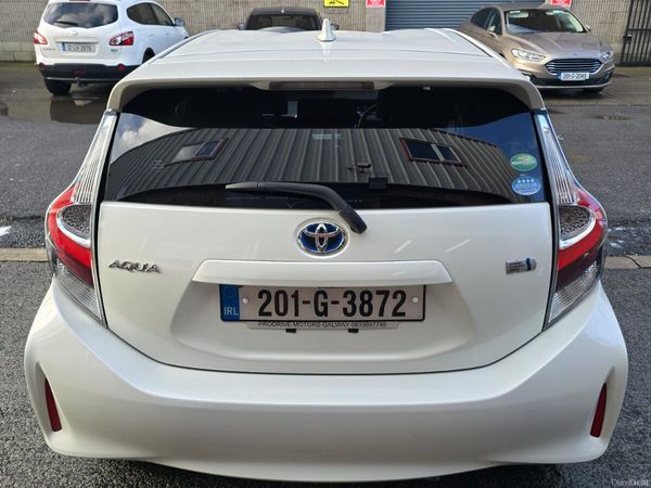 Toyota Aqua Hatchback, Petrol Hybrid, 2020, White