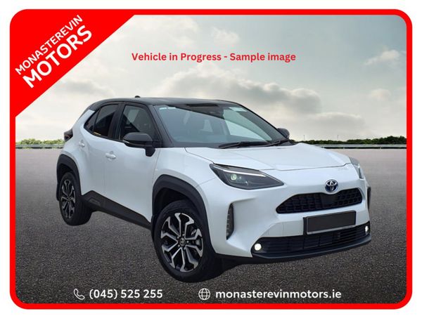 Toyota Yaris Hatchback, Petrol Hybrid, 2022, White